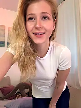 LunaRase online show from 4, 12, 2025