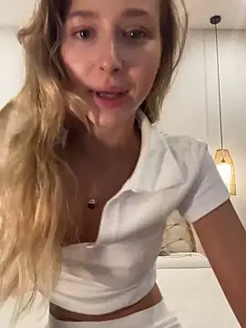 LunaRase online show from 10, 3, 2025