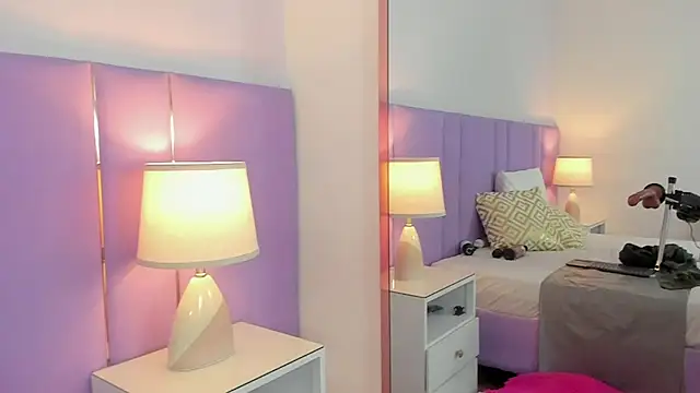 SophyRuiz  online show from 18, 9, 2025