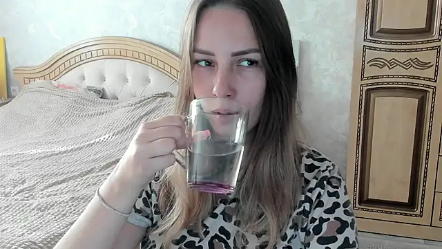 Mia shy1 online show from 10, 11, 2025