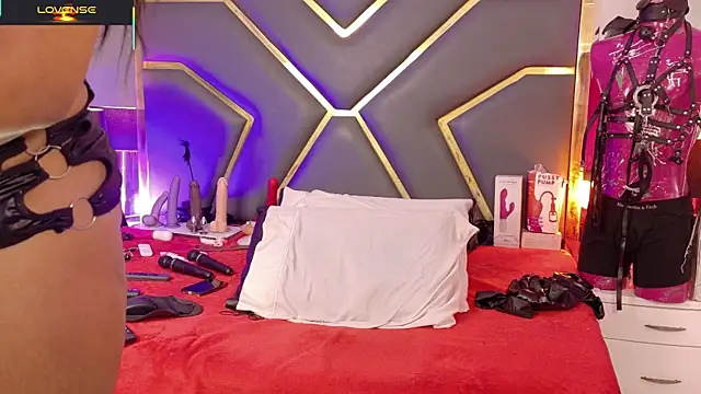 Scarlettt Ass online show from 10, 6, 2026