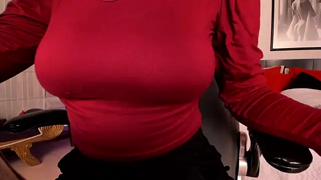 Snapshot of Moony_14 chatting on 18, 10, 2025 Moony 14 online show from 18, 10, 2025