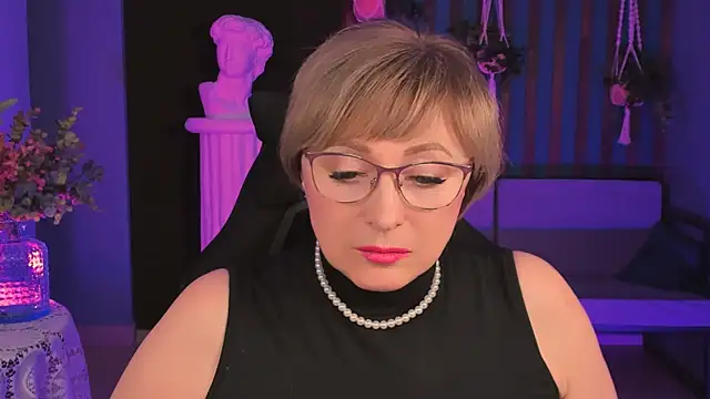 Snapshot of sugar_vivien chatting on 4, 10, 2025 sugar vivien online show from 4, 10, 2025