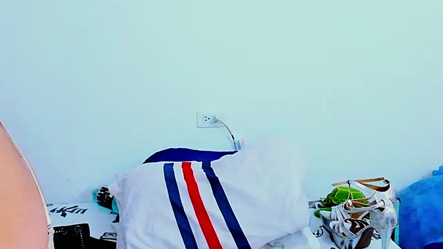 HorniestMilf online show from 1, 3, 2026