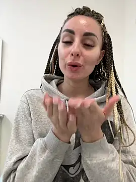 TwixCouple online show from 1, 2, 2025