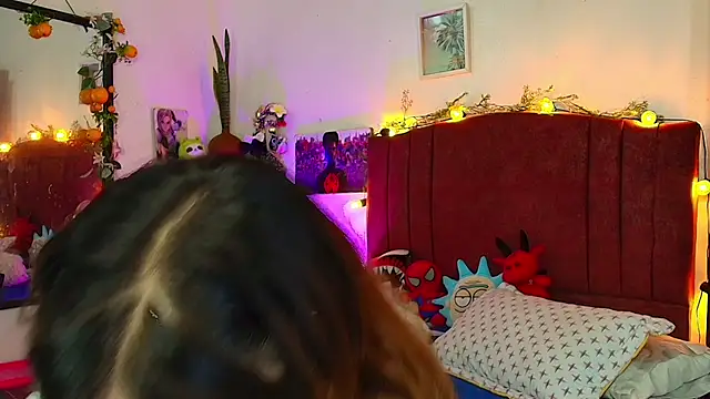 alisson zafiro  online show from 12, 4, 2026