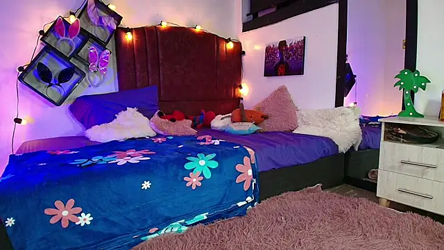 alisson zafiro  online show from 7, 3, 2025