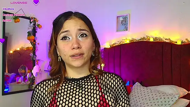 alisson zafiro  online show from 19, 4, 2026