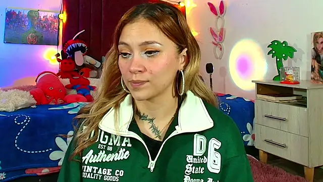 alisson zafiro  online show from 10, 9, 2025