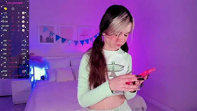 Lil Amelie online show from 24, 9, 2025