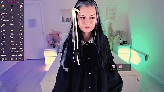 Lil Amelie online show from 25, 10, 2025