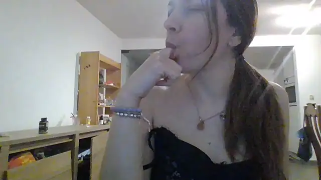 JasmineGlamour online show from 7, 4, 2026