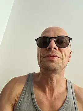 Snapshot of wedge75 chatting on 17, 6, 2026 wedge75 online show from 17, 6, 2026