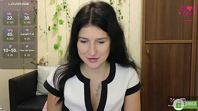 Alianna Solo Kisses online show from 25, 10, 2025