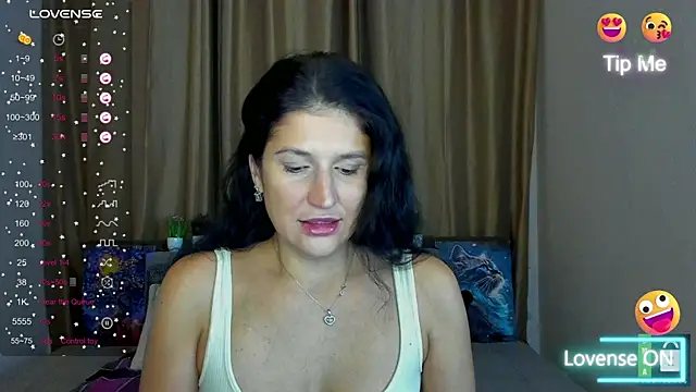 Alianna Solo Kisses online show from 6, 11, 2025