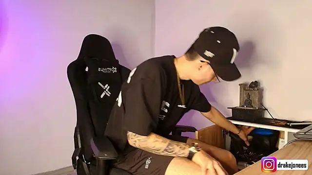 Snapshot of god_drake chatting on 14, 4, 2026 god drake online show from 14, 4, 2026