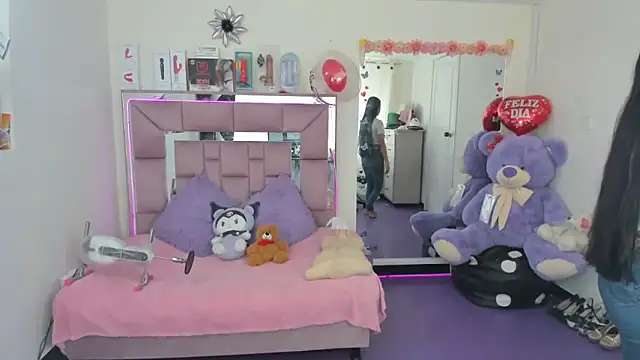 Snapshot of AriadnaCappelletty chatting on 1, 11, 2025 AriadnaCappelletty online show from 1, 11, 2025