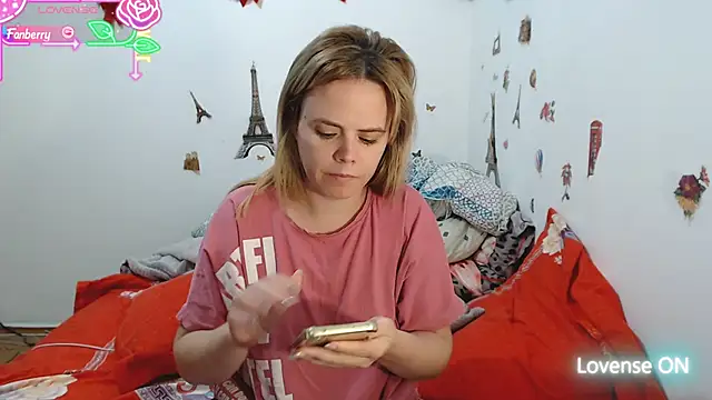 hotmilf4uxxx online show from 4, 12, 2025