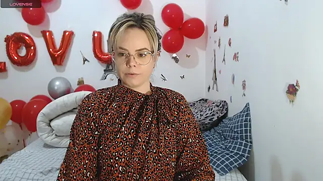 hotmilf4uxxx online show from 23, 2, 2026