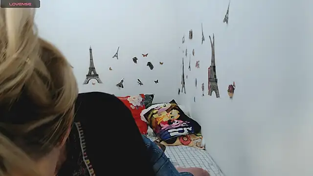 Snapshot of hotmilf4uxxx chatting on 17, 10, 2025 hotmilf4uxxx online show from 17, 10, 2025