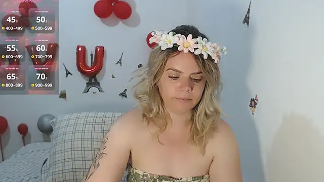 Snapshot of hotmilf4uxxx chatting on 18, 6, 2026 hotmilf4uxxx online show from 18, 6, 2026