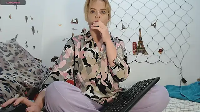 Snapshot of hotmilf4uxxx chatting on 2, 10, 2025 hotmilf4uxxx online show from 2, 10, 2025