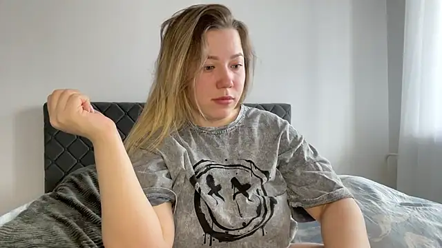 Embersweetbunny online show from 21, 3, 2025