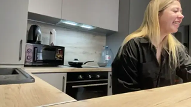 Embersweetbunny online show from 16, 11, 2025