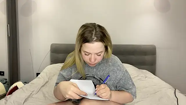 Embersweetbunny online show from 11, 1, 2026