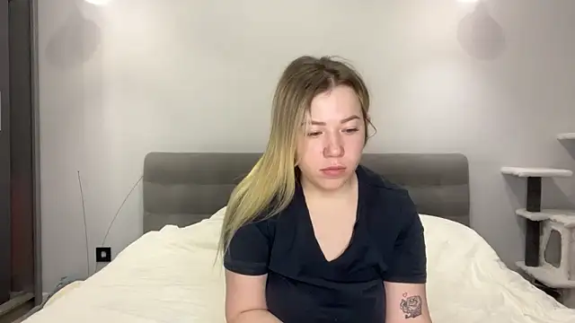 Embersweetbunny online show from 7, 1, 2026