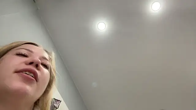 Embersweetbunny online show from 11, 9, 2025