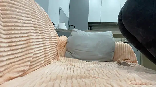 Embersweetbunny online show from 1, 10, 2025