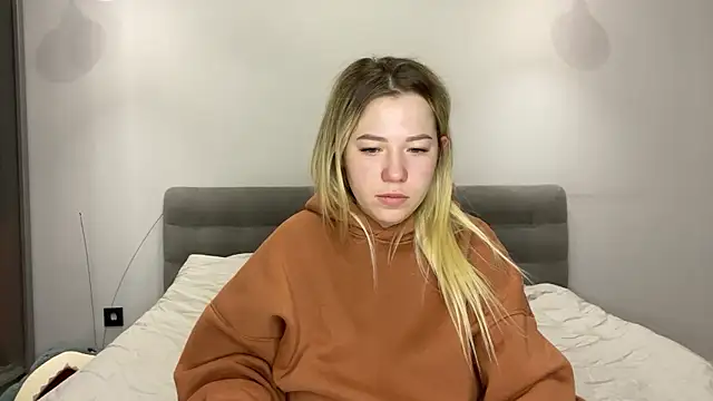 Embersweetbunny online show from 9, 1, 2026