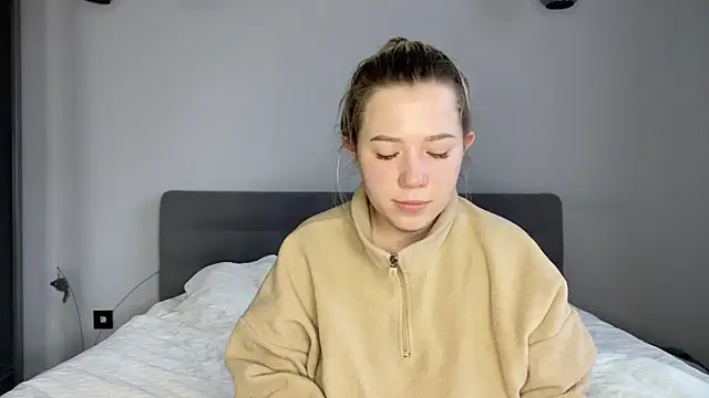 Embersweetbunny online show from 14, 12, 2025