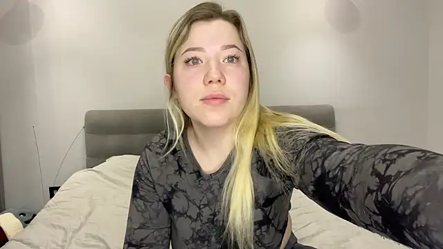 Embersweetbunny online show from 10, 1, 2026