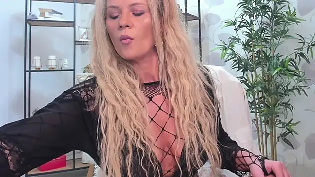 Smileyelyourgf online show from 17, 2, 2026