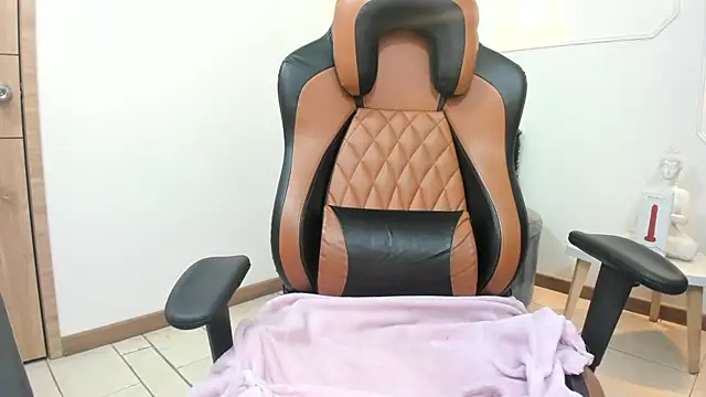 Lizzie Williams  online show from 16, 1, 2026