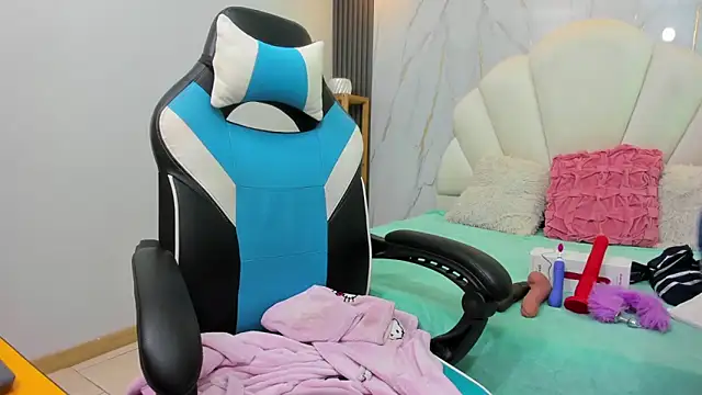 Lizzie Williams  online show from 19, 10, 2025