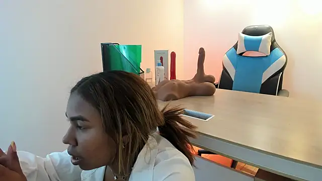 Lizzie Williams  online show from 3, 6, 2026