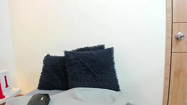 Lizzie Williams  online show from 15, 12, 2025