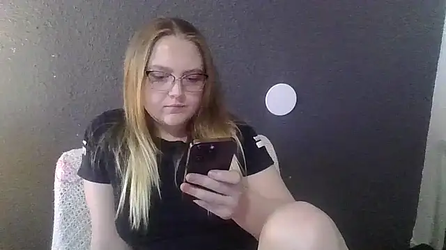 Snapshot of PhatAssBlond chatting on 28, 2, 2025 PhatAssBlond online show from 28, 2, 2025