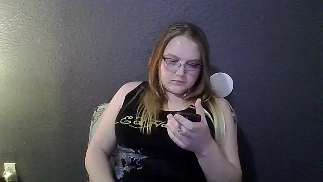 Snapshot of PhatAssBlond chatting on 8, 3, 2025 PhatAssBlond online show from 8, 3, 2025