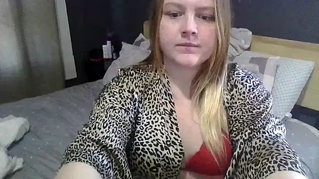 Snapshot of PhatAssBlond chatting on 8, 3, 2025 PhatAssBlond online show from 8, 3, 2025