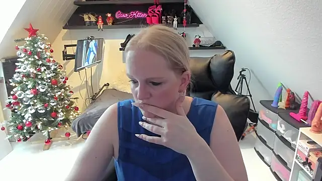 caro kitten online show from 5, 12, 2025