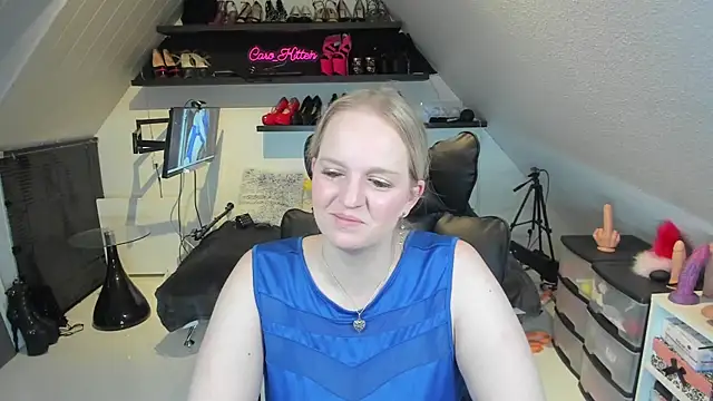 caro kitten online show from 10, 1, 2025