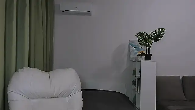 Melanie Angel online show from 28, 4, 2026