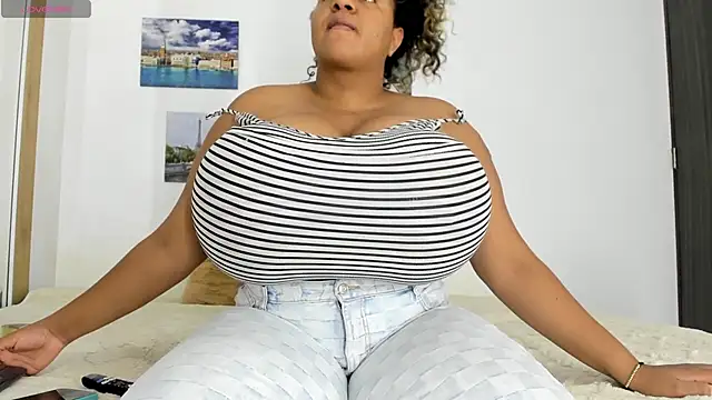 Snapshot of bigmom69_ chatting on 3, 11, 2025 bigmom69 online show from 3, 11, 2025