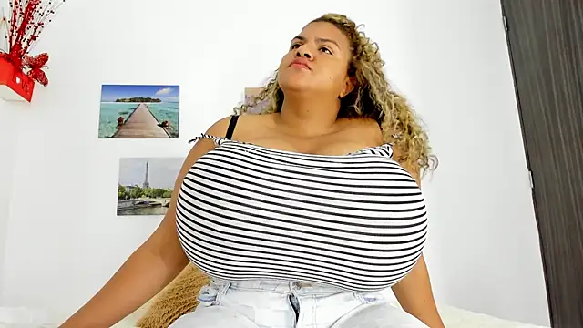 Snapshot of bigmom69_ chatting on 16, 12, 2025 bigmom69 online show from 16, 12, 2025