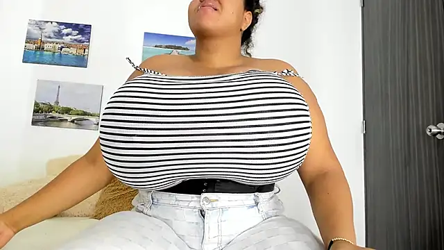 Snapshot of bigmom69_ chatting on 28, 10, 2025 bigmom69 online show from 28, 10, 2025