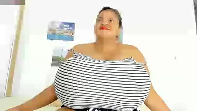 Snapshot of bigmom69_ chatting on 10, 2, 2025 bigmom69 online show from 10, 2, 2025